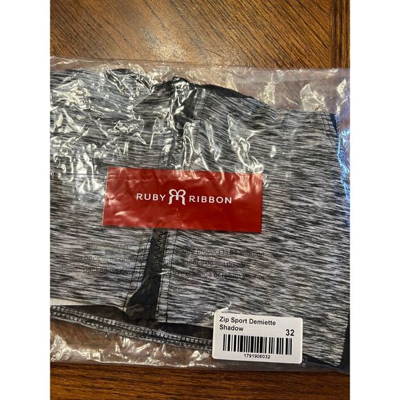 Ruby Ribbon Zip Sport Demiette Shadow Nwt Size 32 - Picture 4 of 7